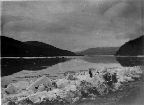 Ice-jam on Yukon River. May 8, 1908