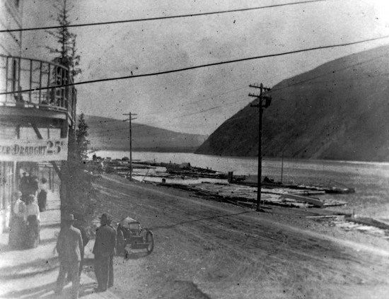 First car seen in Dawson. Owned by Count Carbonneau, c1900