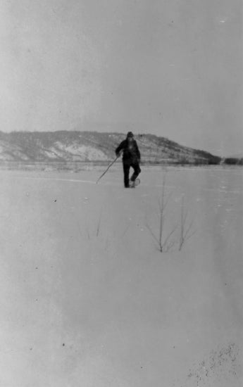 Dempster looking for water, c1920