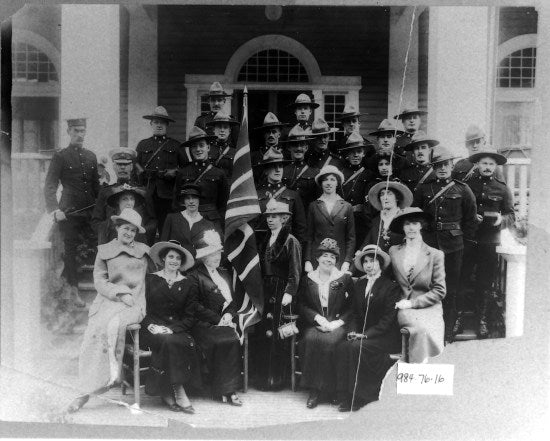 Royal Canadian Mounted Police officers and Imperial Order of the Daughters of the Empire , c1920