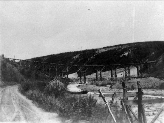 Upstream on 25 Below Discovery, Bonanza Creek, 1909.