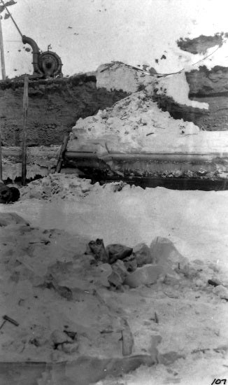 Setting up Pump to Drain Dredge Pond, 1913.