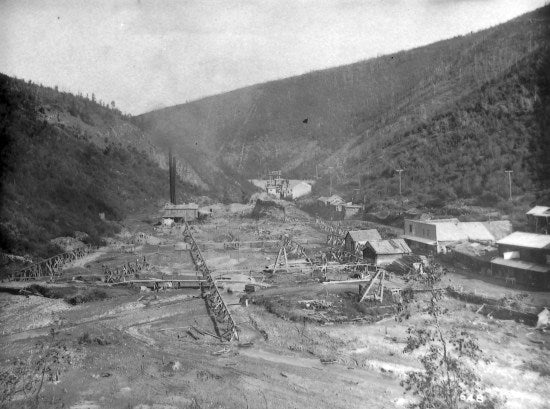 Yukon Gold Company Dredge No. 7 on 30 Below Discovery Hunker Creek, 1911.