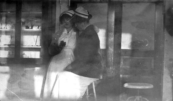 Bess and Gertrude MacFarlane, c1905.