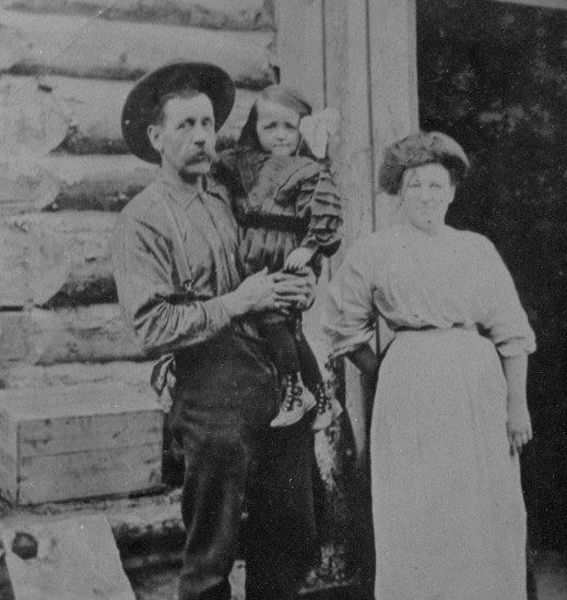Mr. Mrs. Robert Lothrop, Yukon Crossing Roadhouse, June 1911.