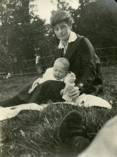 Mrs. Bruce Chester and Baby, Kensington, London, c1916.