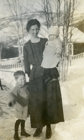Margaret, Charles and Helen Thornback, c1921.