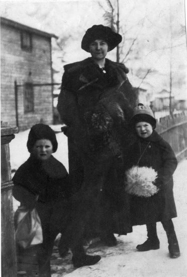 Maisie Purdy, William and Alberta Lamb, c1914.
